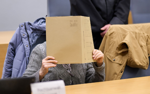 Die 80 Jahre alte Großmutter ist wegen Beihilfe angeklagt, ebenso der Großvater (83) des Kindes. (Archivbild)  - Foto: Bernd Thissen/dpa