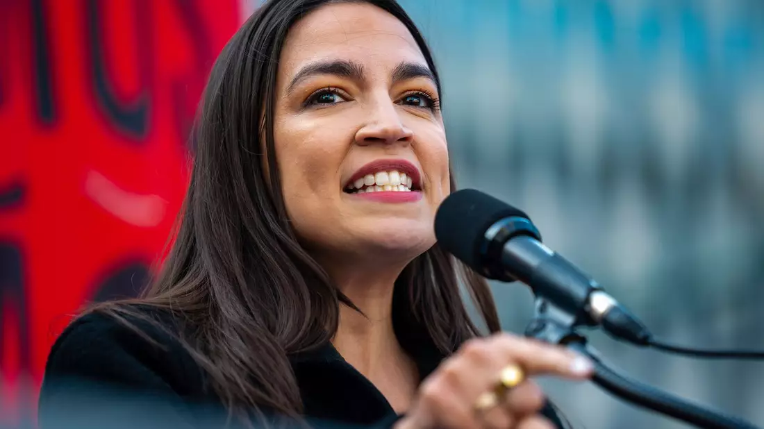 Ocasio-Cortez ist eine Wortführerin des linken Flügels der Demokraten.  - Bild: Angelina Katsanis/AP/dpa