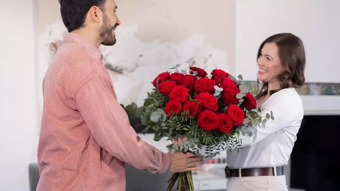 Valentinstag mit Fleurop: Love is in the Air und auf Social Media / Fleurop setzt 2026 erneut auf gezielte Creator-Kooperationen und emotionale Blumenmomente - Bild: presseportal.de