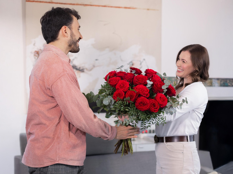 Valentinstag mit Fleurop: Love is in the Air und auf Social Media / Fleurop setzt 2026 erneut auf gezielte Creator-Kooperationen und emotionale Blumenmomente - Foto: presseportal.de