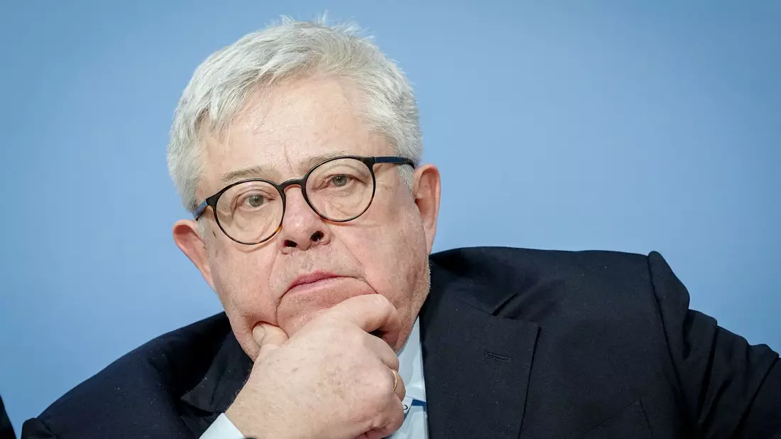 Rechtsvertreter Degenhart rechnet mit einem Erfolg in Karlsruhe. - Bild: Kay Nietfeld/dpa