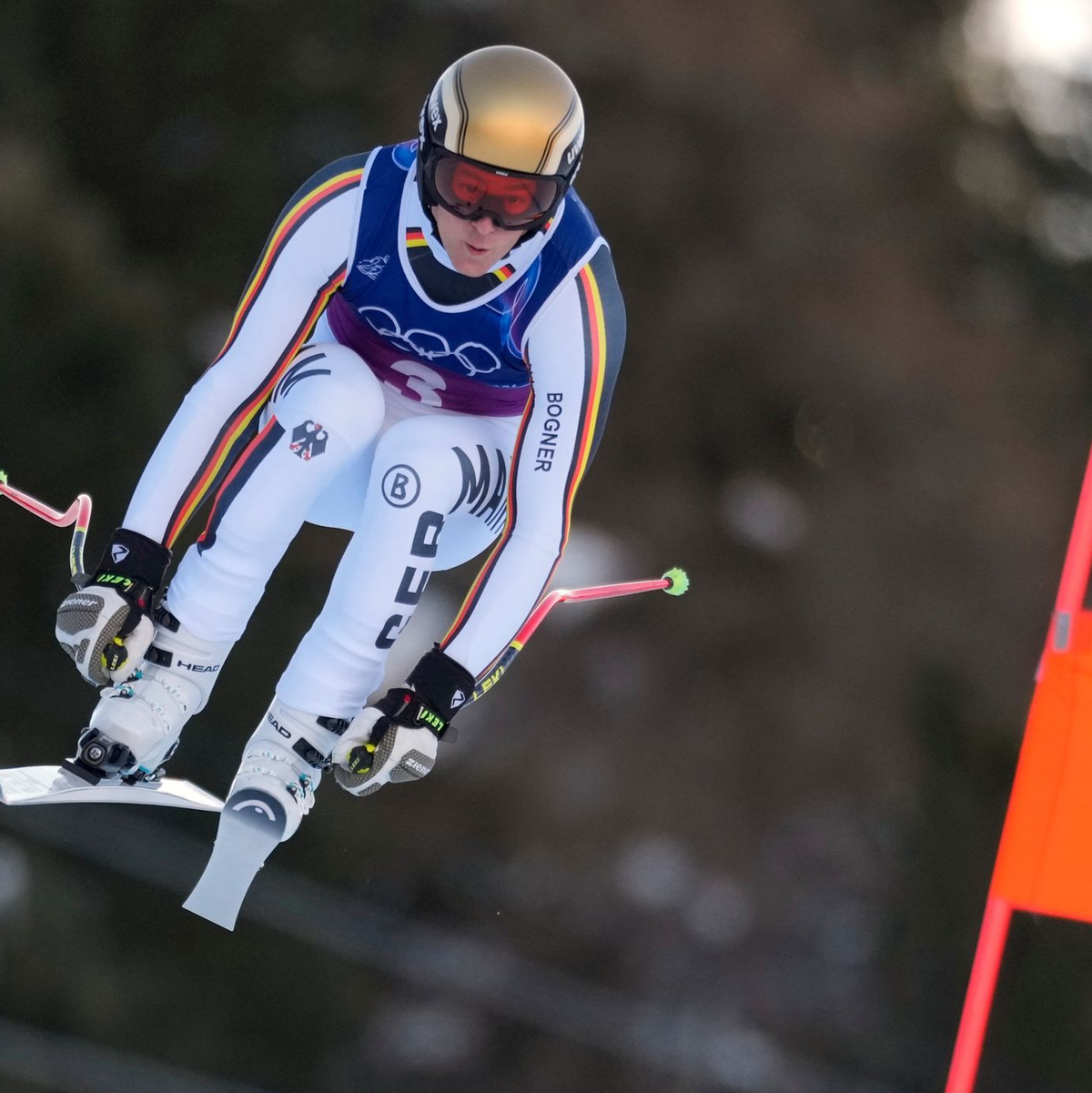 Fuhr in der Abfahrt auf Rang elf: Simon Jocher. - Foto: Julia Demaree Nikhinson/AP/dpa
