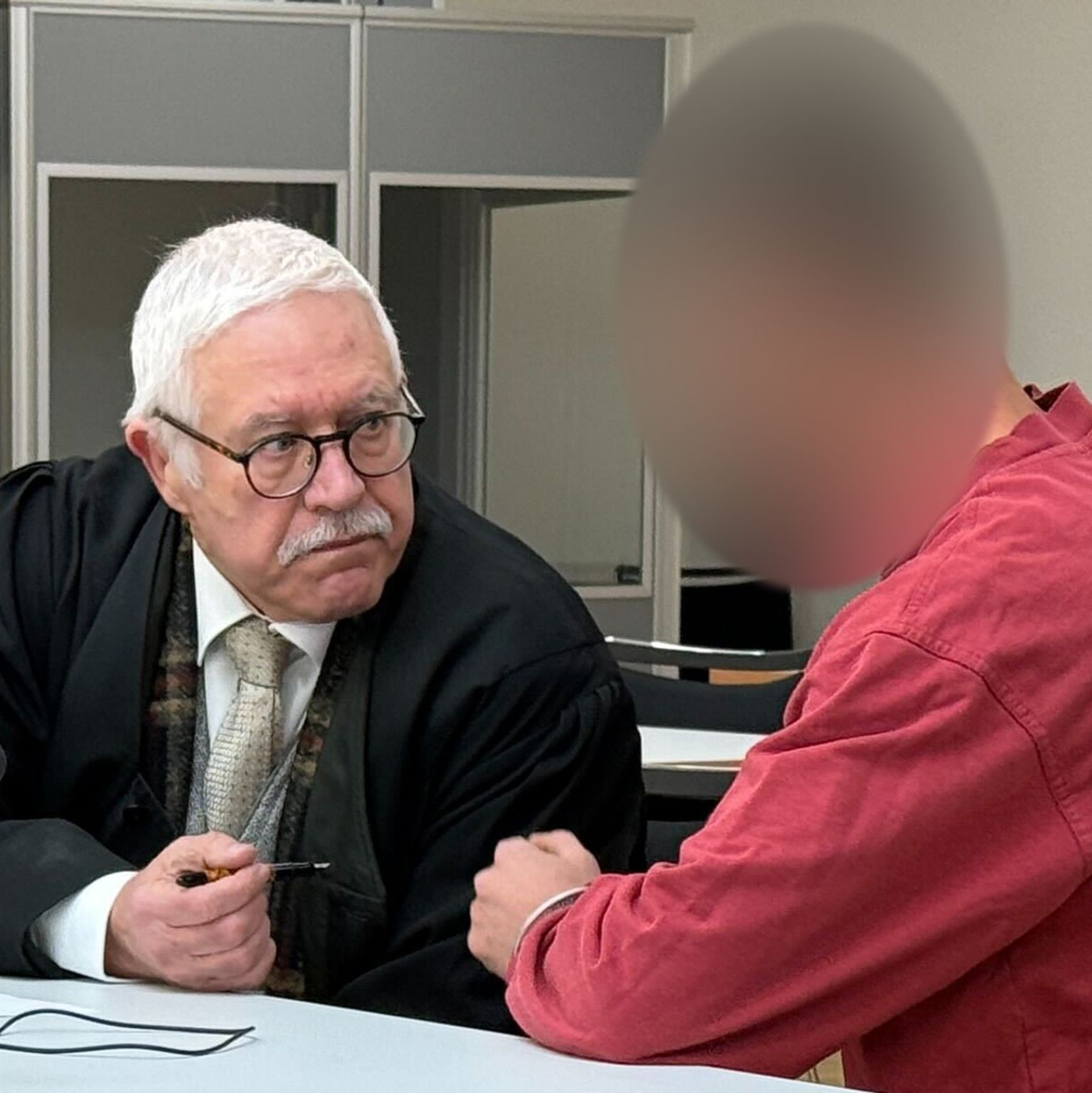 Der angeklagte Mann wurde in seinem Heimatland Rumänien festgenommen.  - Foto: Martin Oversohl/dpa