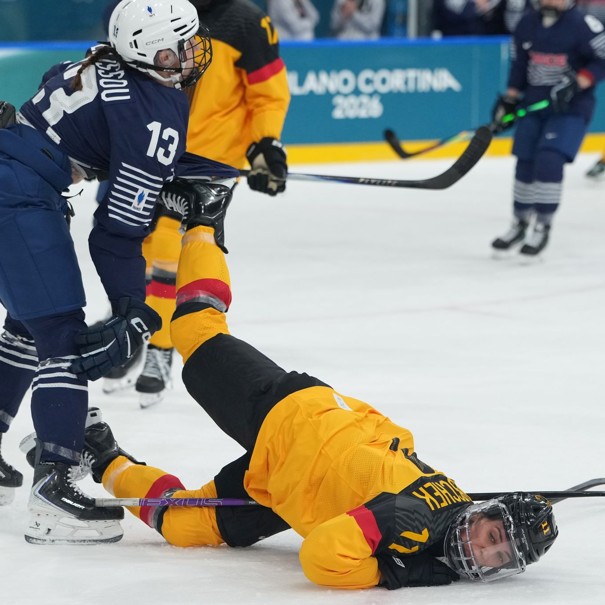 Die Eishockey-Frauen um Nicola Hadraschek-Eisenschmid hatten mehr Mühe als erwartet. - Foto: Carolyn Kaster/AP/dpa