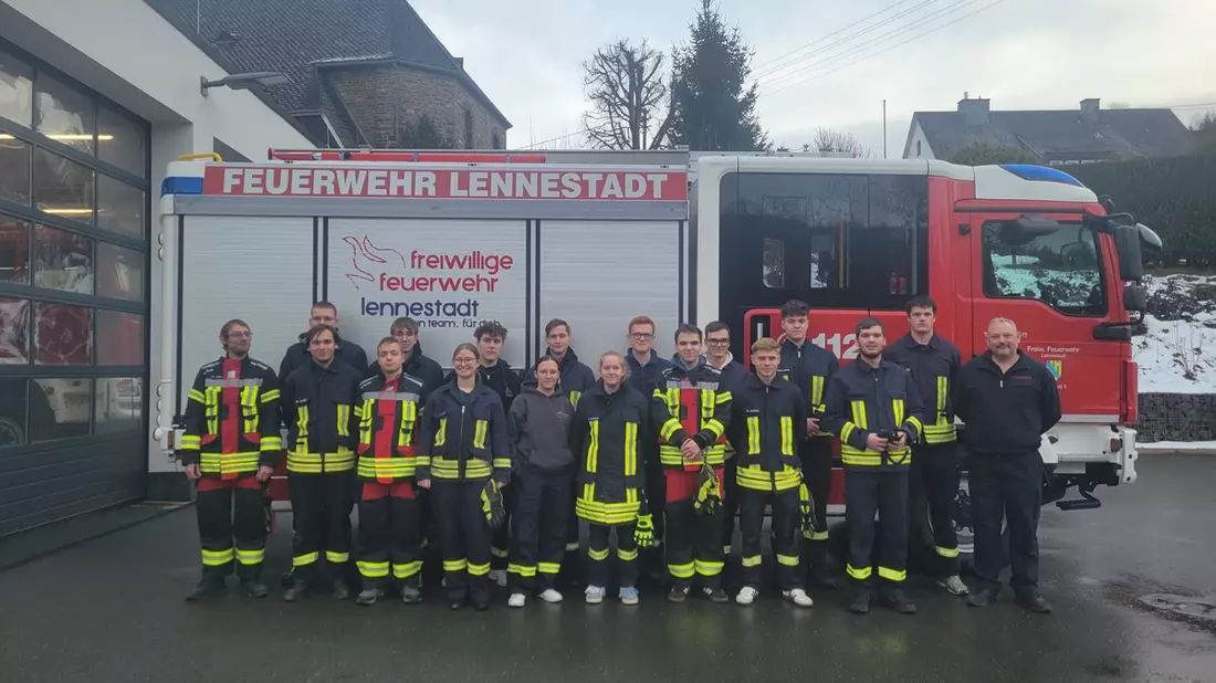 FW-OE: Erfolgreicher Sprechfunkerlehrgang bei der Feuerwehr Lennestadt - Bild: presseportal.de