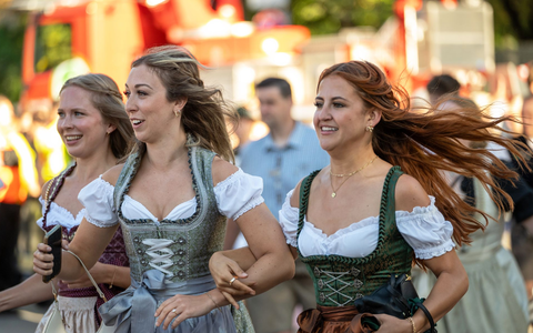Eintritt fürs Oktoberfest? Laut einer Umfrage haben viele Deutsche damit kein grundsätzliches Problem. (Illustration) - Foto: Leonie Asendorpf/dpa Eintritt fürs Oktoberfest? Laut einer Umfrage haben viele Deutsche damit kein grundsätzliches Problem. (Illustration) - Foto: Leonie Asendorpf/dpa