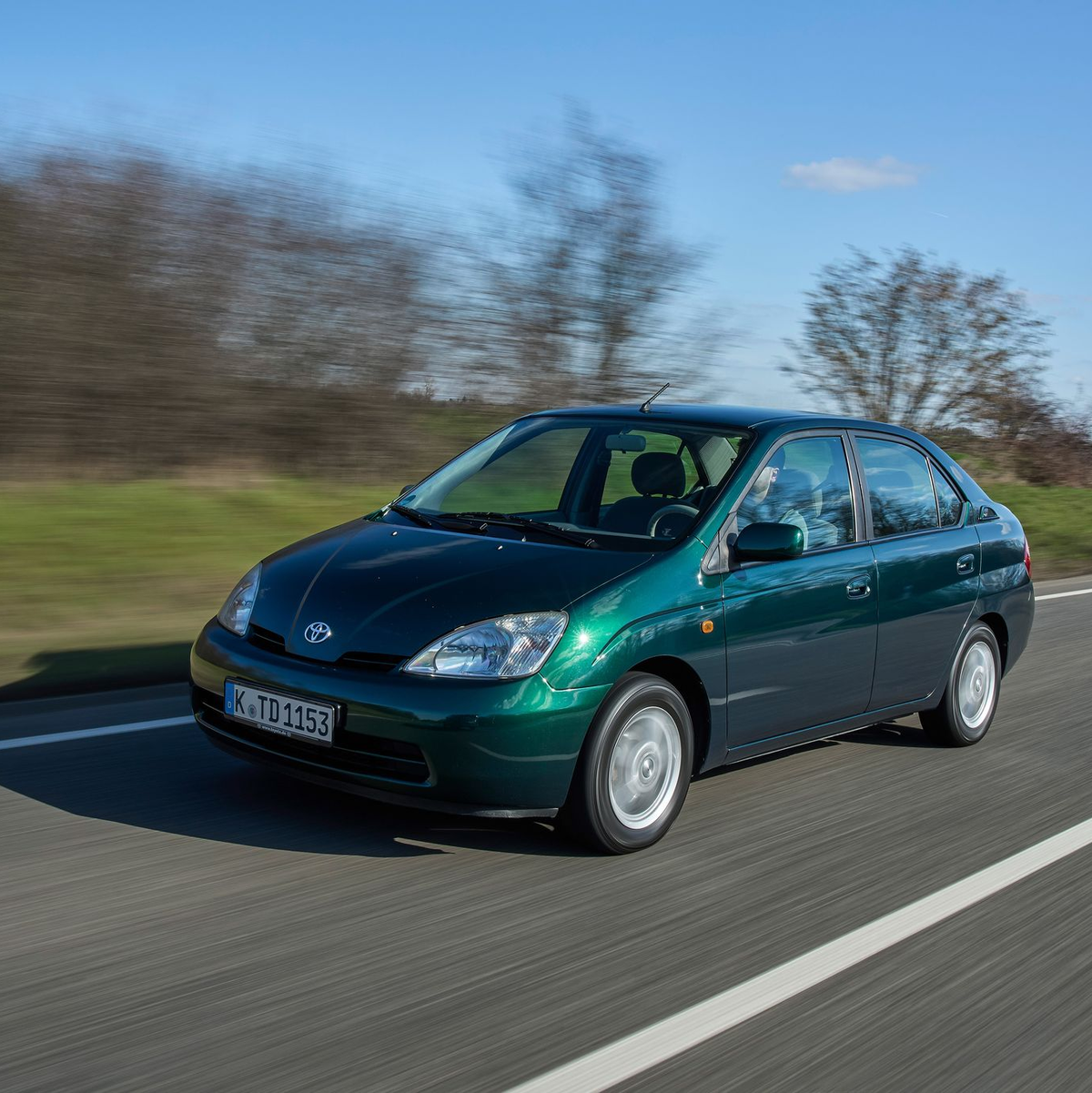 Hässliches Entlein und Elektro-Pionier: Ob man das Design des Toyota Prius nun mag, bleibt Geschmacksache. Seine Vorreiterrolle in Sachen Elektromobilität ist aber unbestritten. (Archivbild) - Foto: Toyota/dpa-tmn