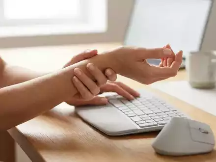 Handgelenk-Achter bekämpft Homeoffice-Schmerzen - Foto: über boerse-global.de