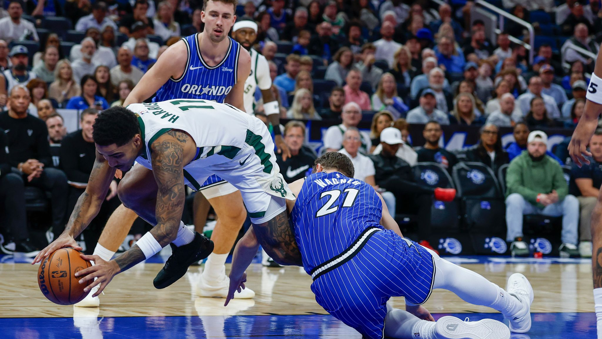 Franz Wagner (hinten) erzielte bei seinem Comeback 14 Punkte. - Foto: Kevin Kolczynski/AP/dpa