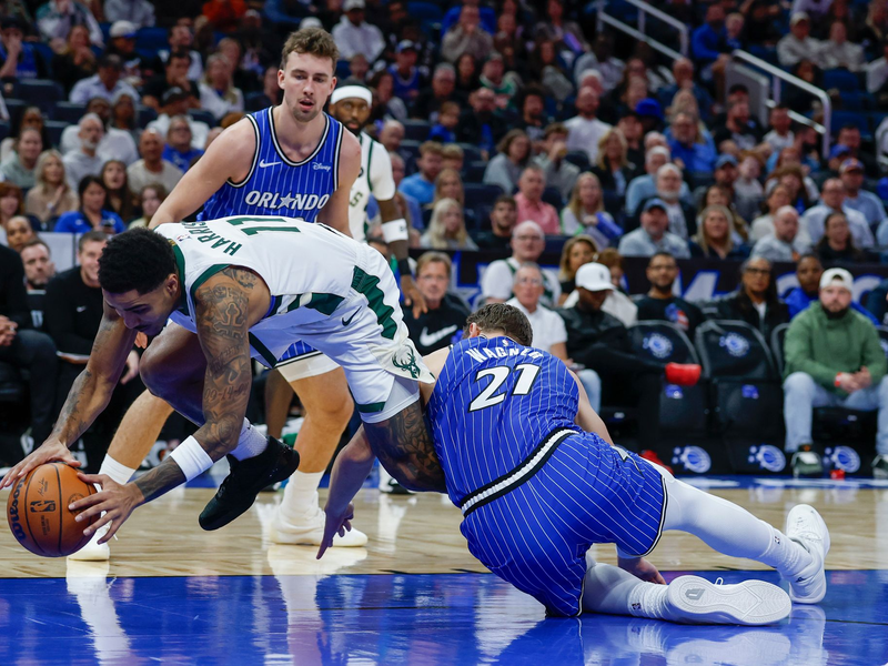 Franz Wagner (hinten) erzielte bei seinem Comeback 14 Punkte. - Foto: Kevin Kolczynski/AP/dpa
