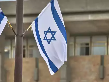 Israelische Fahne an der Knesset (Archiv) - Foto: via dts Nachrichtenagentur