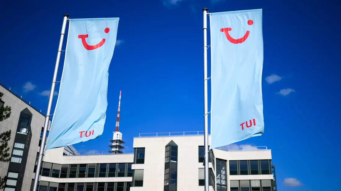 Bester Start ins Winterhalbjahr: Tui legt operativ zu (Archivbild)  - Bild: Julian Stratenschulte/dpa