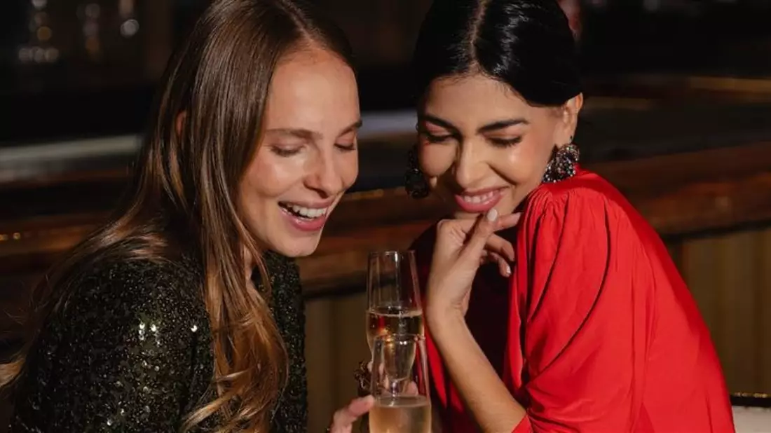 Red Flags und Green Flags beim Restaurantbesuch: OpenTable zeigt Trends zum Valentinstag - Bild: presseportal.de
