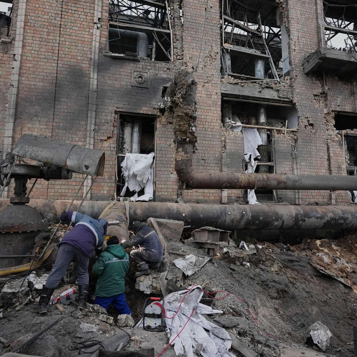 Der russische Angriffskrieg in der Ukraine beschäftigt auch viele Menschen in Deutschland sehr. (Archivbild) - Foto: Sergei Grits/AP/dpa