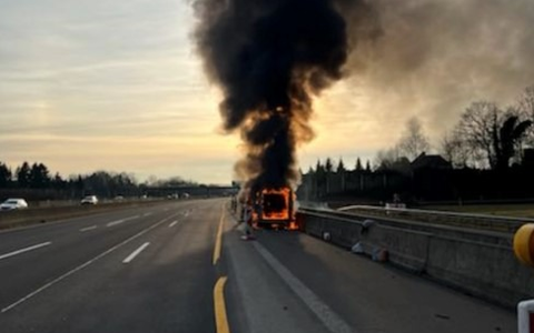 POL-OS: Wallenhorst/BAB1: Pkw-Brand auf Autobahn - Keine Person verletzt - Foto: presseportal.de