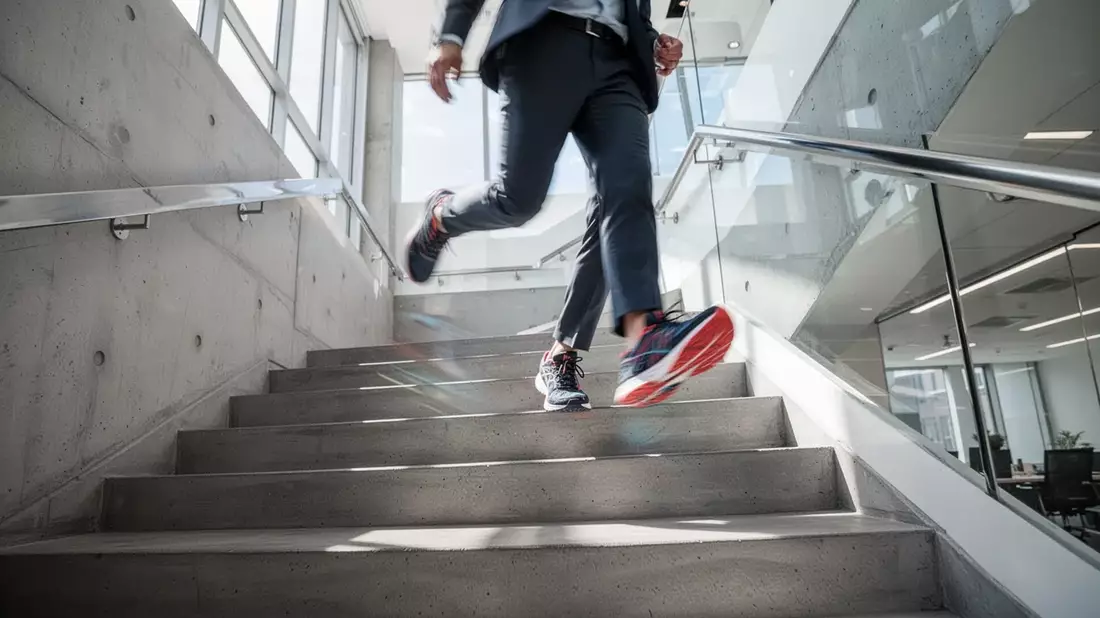 Treppensteigen wird zum Fitness-Trend 2026 - Bild: über boerse-global.de