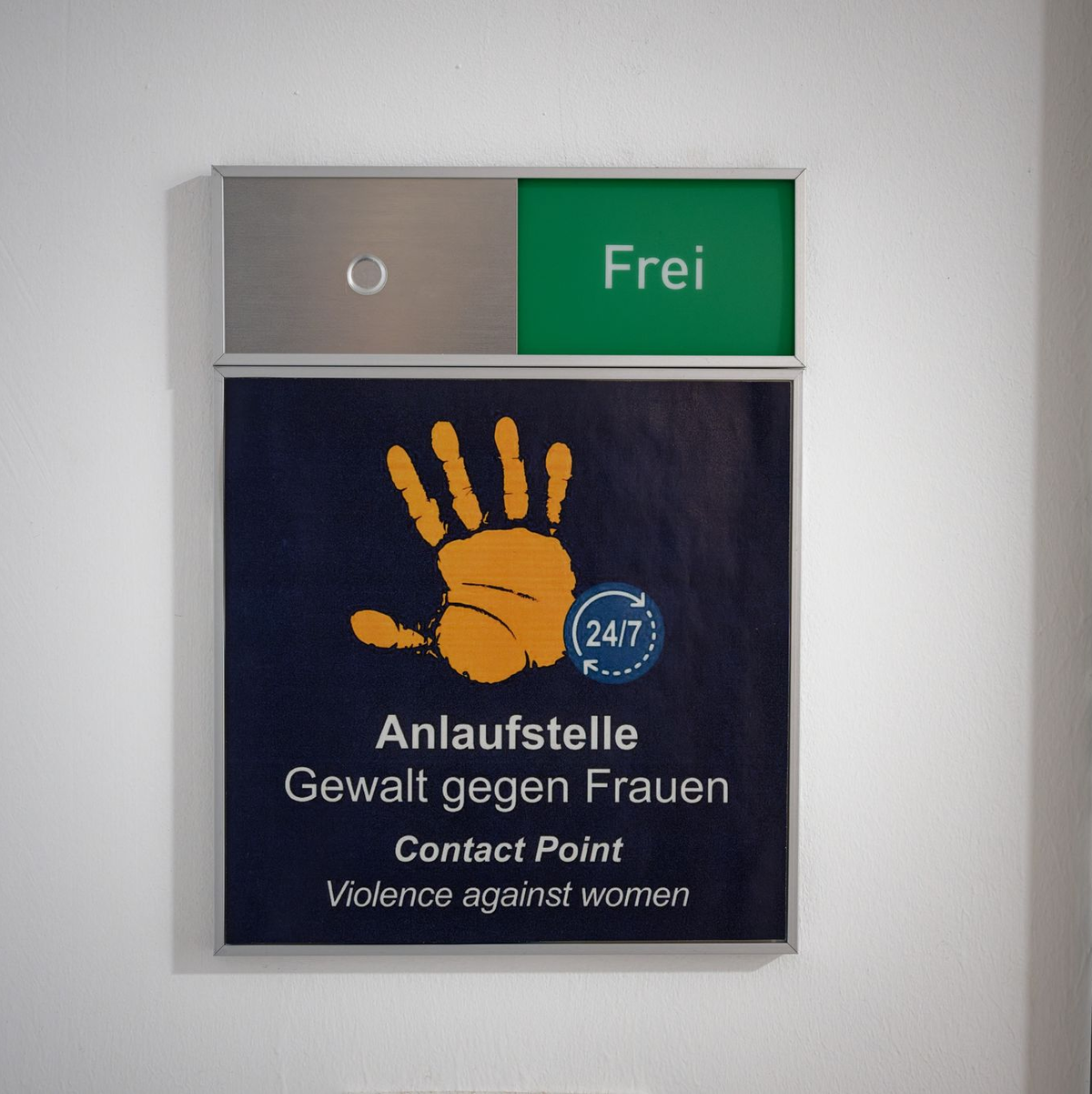 Nur wenige Vergewaltigungen werden zur Anzeige gebracht. Am Kölner Hauptbahnhof und am Berliner Ostbahnhof gibt es bei der Bundespolizei Anlaufstellen für Frauen, die Opfer von Gewalt geworden sind. (Symbolbild)  - Foto: Henning Kaiser/dpa