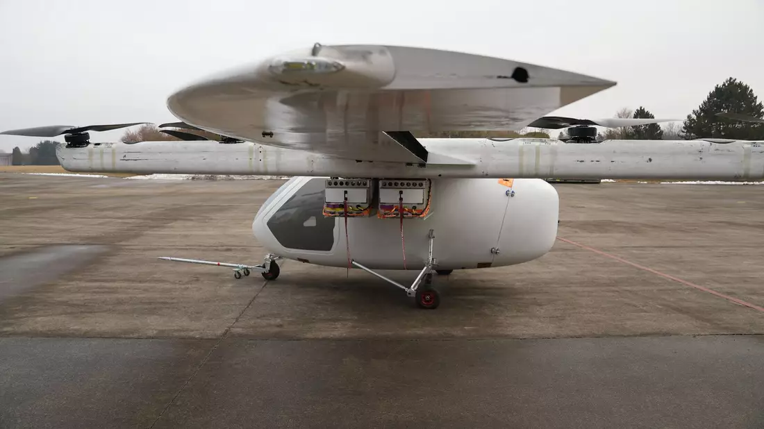 Ein Prototyp des fliegenden Krankenwagens, den das oberbayerische Start-Up ERC System in Kooperation mit der Luftrettung DRF entwickelt. - Bild: Ehsan Monajati/dpa