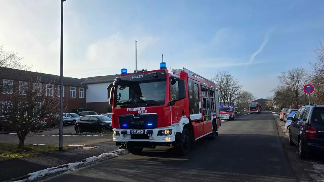 FW Celle: Papierkorb brennt in Berufsbildenerschule - Bild: presseportal.de