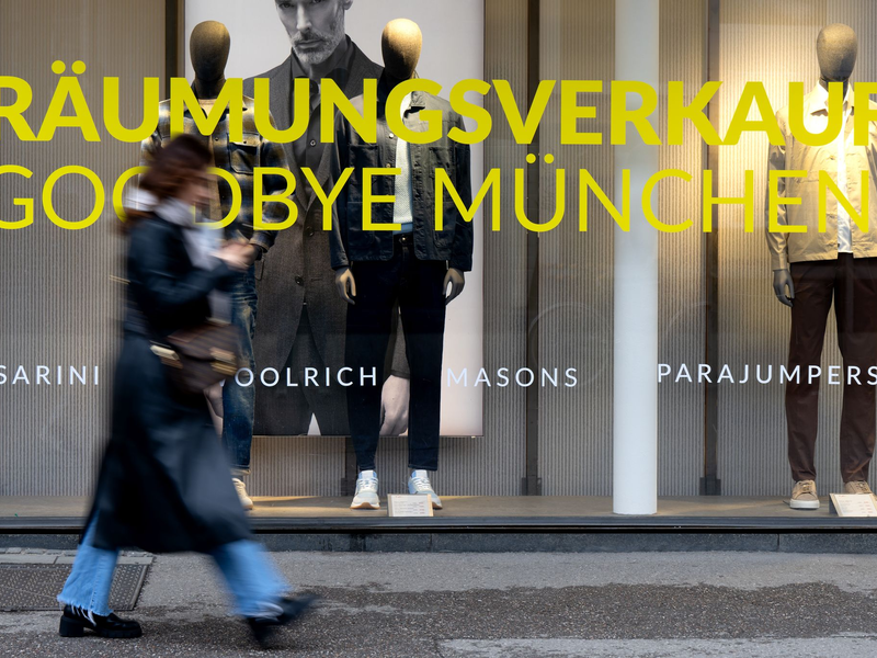 Ob Räumungsverkauf oder Rabattaktionen: Viele Händler umwerben die Kunden mit reduzierten Preisen. - Foto: Sven Hoppe/dpa