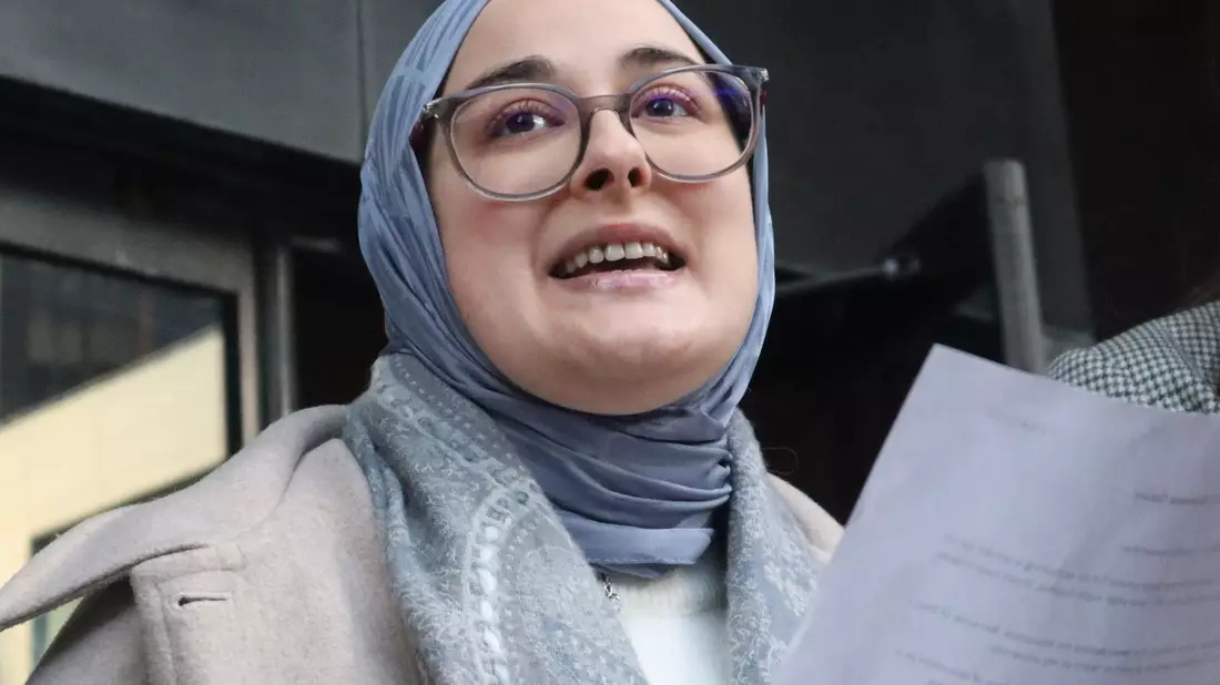 Nach mehr als sechs Wochen Haft ordnete ein Bundesrichter die Freilassung Rümeysa Öztürks an und bewertete die Inhaftierung als unrechtmäßig. (Archivbild) - Bild: Leah Willingham/AP/dpa
