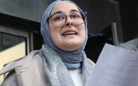 Nach mehr als sechs Wochen Haft ordnete ein Bundesrichter die Freilassung Rümeysa Öztürks an und bewertete die Inhaftierung als unrechtmäßig. (Archivbild) - Foto: Leah Willingham/AP/dpa