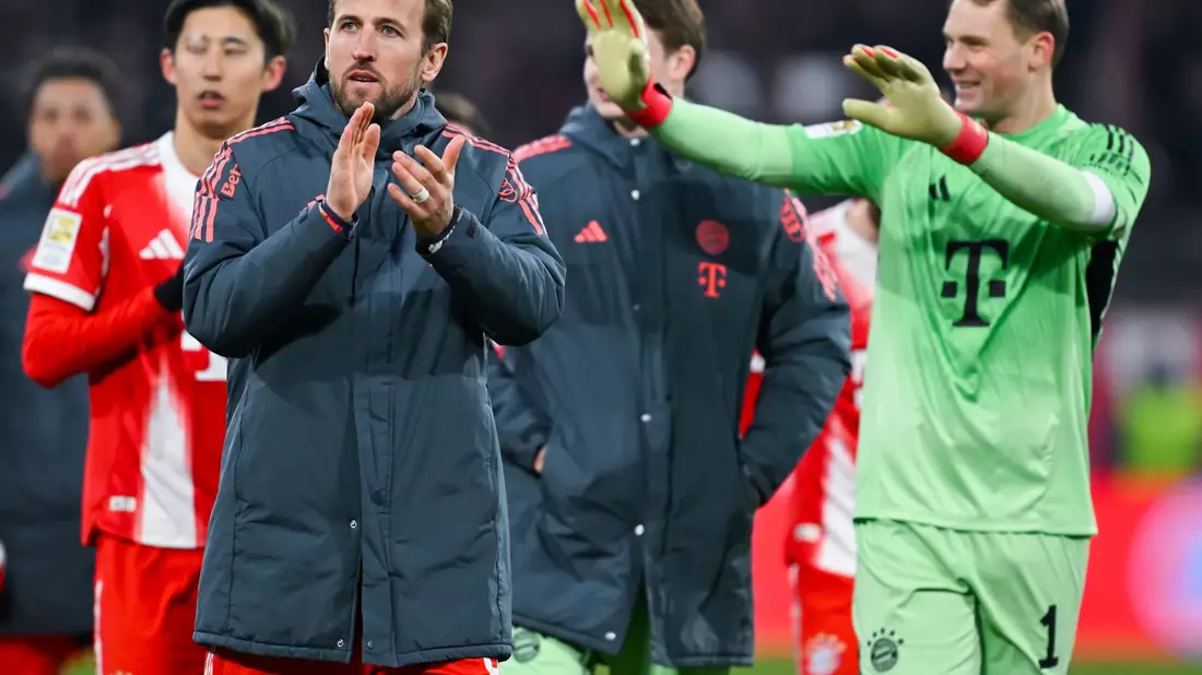 Verlängern sie beim FC Bayern? Harry Kane (l) und Manuel Neuer (r). (Archivbild) - Bild: Sven Hoppe/dpa