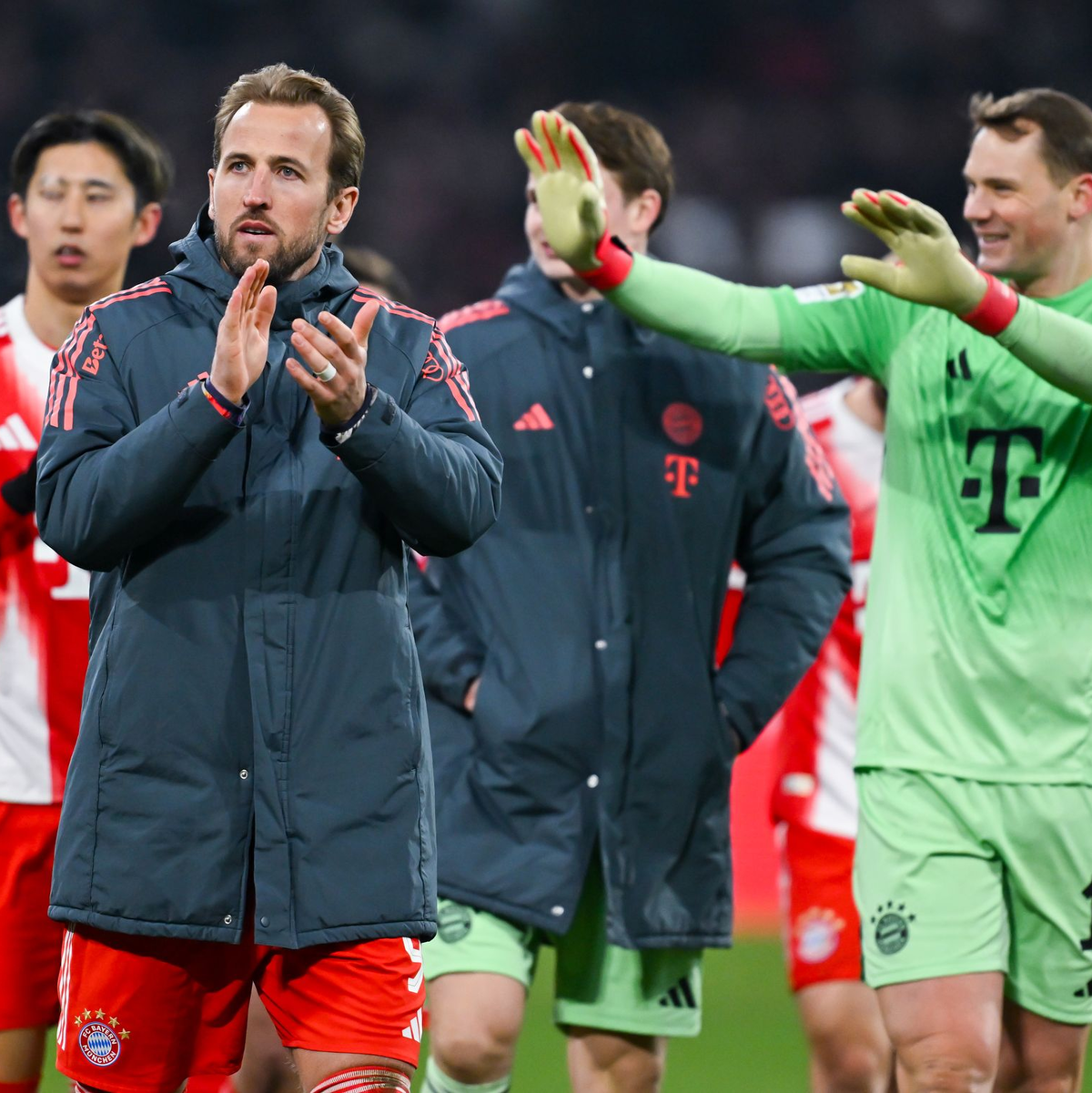 Verlängern sie beim FC Bayern? Harry Kane (l) und Manuel Neuer (r). (Archivbild) - Foto: Sven Hoppe/dpa