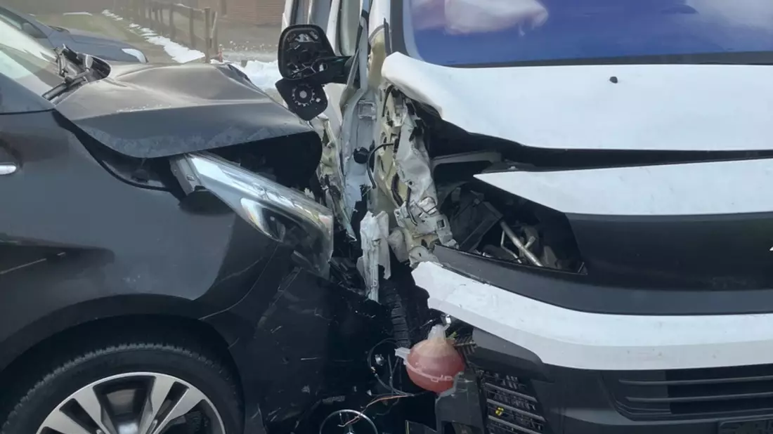 POL-HI: Verkehrsunfall mit vier beteiligten Fahrzeugen und hohen Sachschaden - Bild: presseportal.de
