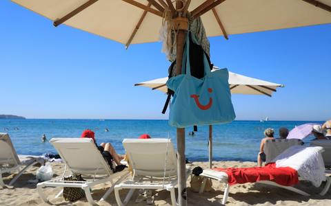 Bei Tui scheint die Sonne: Für das Quartal bis Ende Dezember legt der Reisekonzern gute Zahlen vor. (Archivbild) - Foto: Clara Margais/dpa