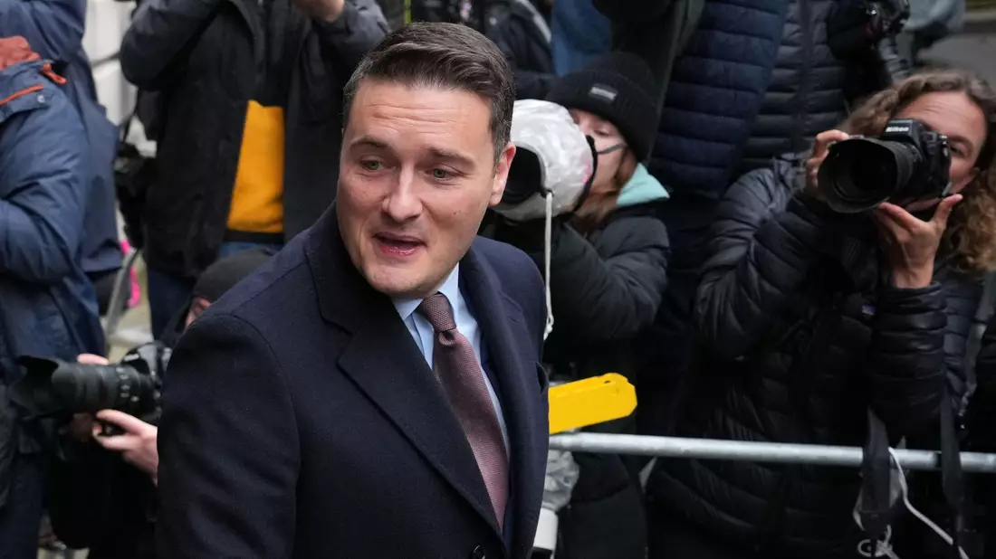 Gesundheitsminister Wes Streeting gilt als aussichtsreicher innerparteilicher Rivale Starmers. - Bild: Kin Cheung/AP/dpa