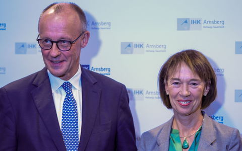 Bundeskanzler Friedrich Merz (CDU) und seine Frau Charlotte (Archivfoto) - Foto: Christoph Reichwein/dpa