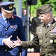 Eine Ebene unter Oberbefehlshaber General Christopher G. Cavoli (r) wird es demnächst einige Änderungen in der Nato-Kommandostruktur geben. Das Kommando über das Joint Force Command Brunssum werden sich dann Deutschland und Polen im Rotationsprinzip teilen. Derzeit wird es von dem deutschen General Ingo Gerhartz geführt (l). (Archivbild) - Foto: Federico Gambarini/dpa