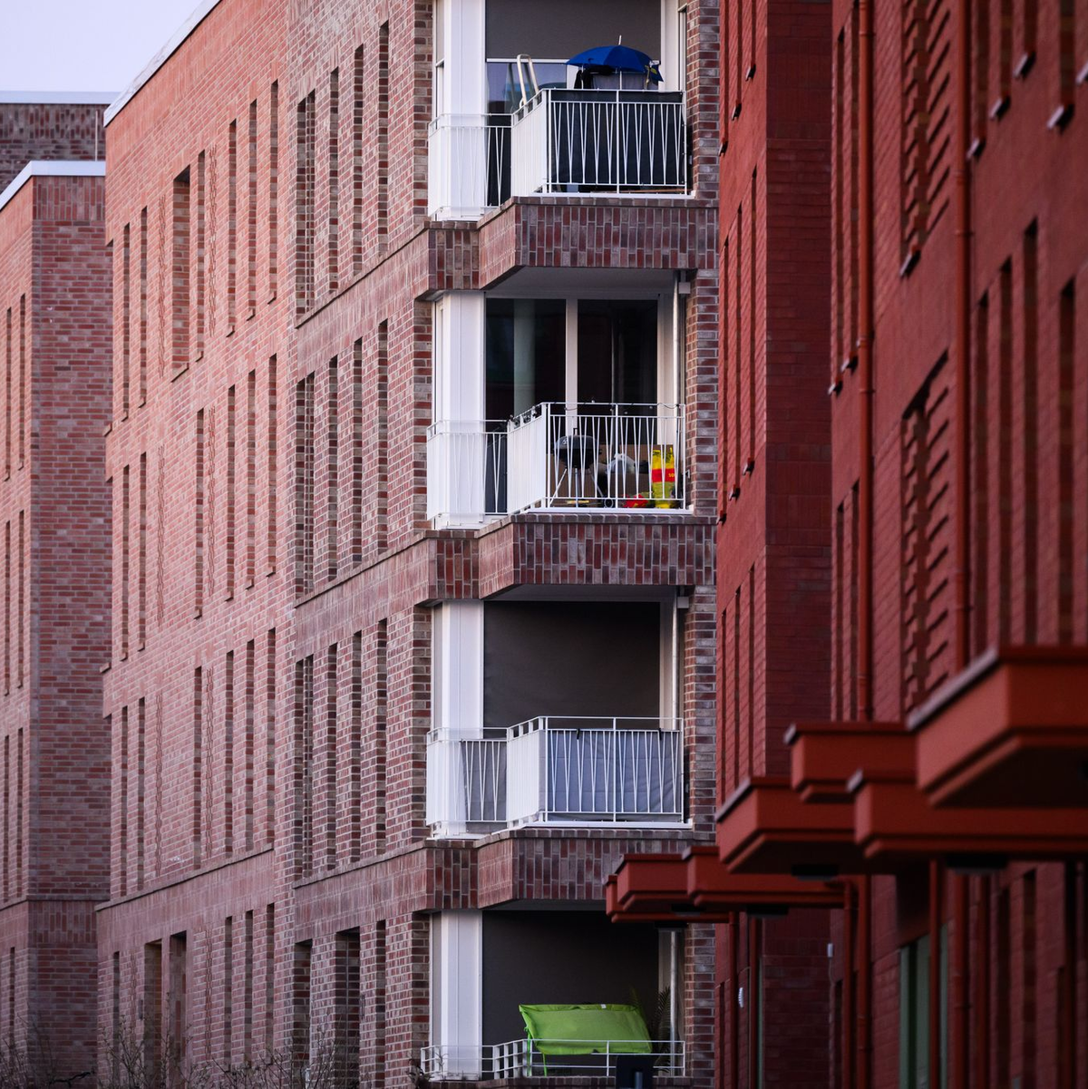 Es wird gebaut in Deutschland, aber nach Schätzungen der Immobilienwirtschaft reicht es nicht. (Archivbild) - Foto: Julian Stratenschulte/dpa