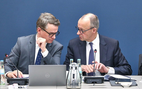 Carsten Linnemann und Friedrich Merz am 09.02.2026 - Foto: via dts Nachrichtenagentur