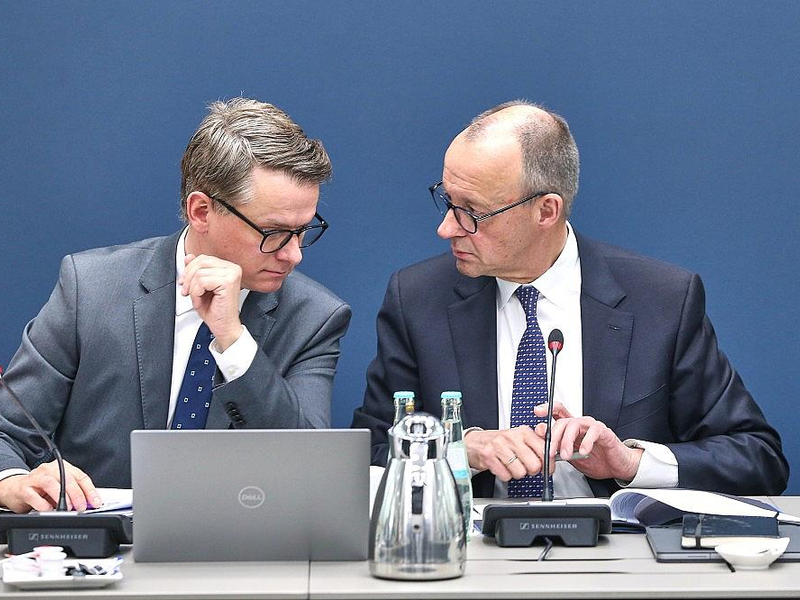 Carsten Linnemann und Friedrich Merz am 09.02.2026 - Foto: via dts Nachrichtenagentur