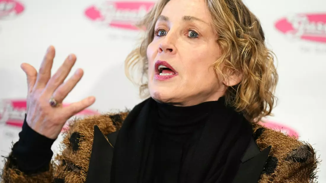 Stone wird am Opernball eine Valentino-Robe tragen. - Bild: Barbara Gindl/APA/dpa