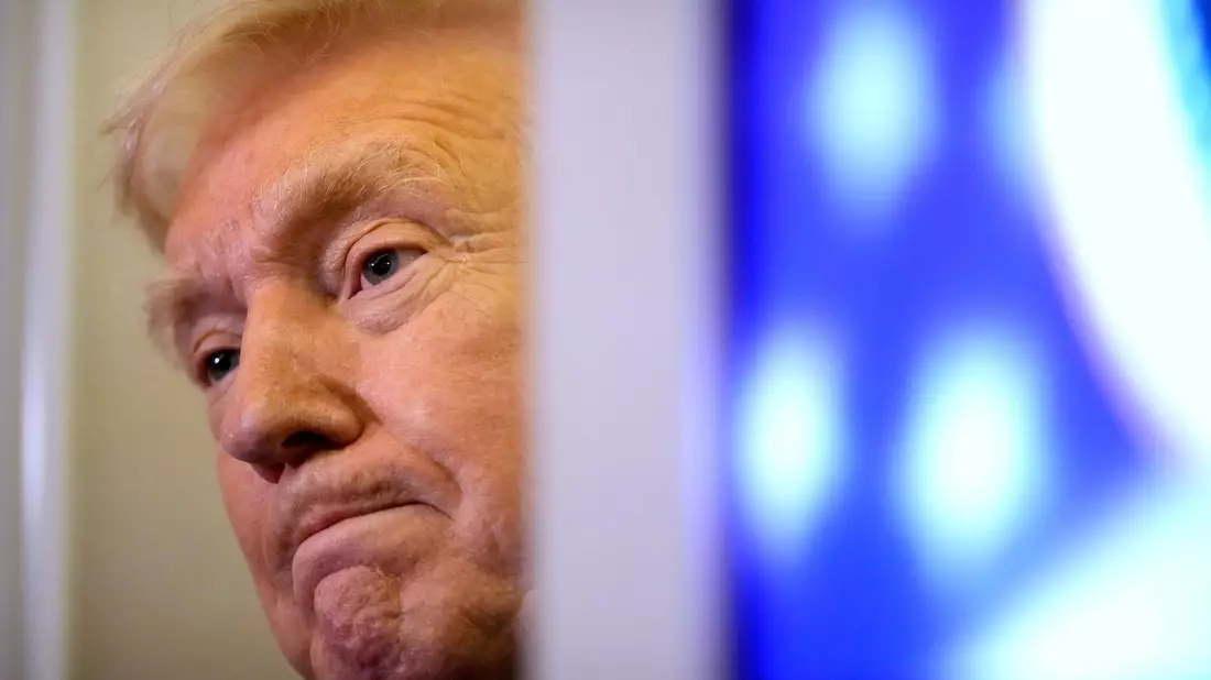Was wusste US-Präsident Trump tatsächlich über Epstein? (Archivfoto) - Bild: Mark Schiefelbein/AP/dpa