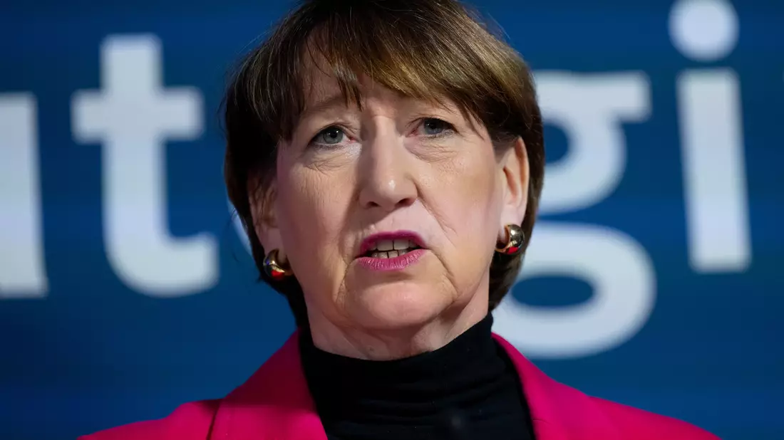 VDA-Chefin Hildegard Müller warnt vor weiteren Stellenverlagerungen der Autoindustrie ins Ausland. (Archivbild) - Bild: Sven Hoppe/dpa