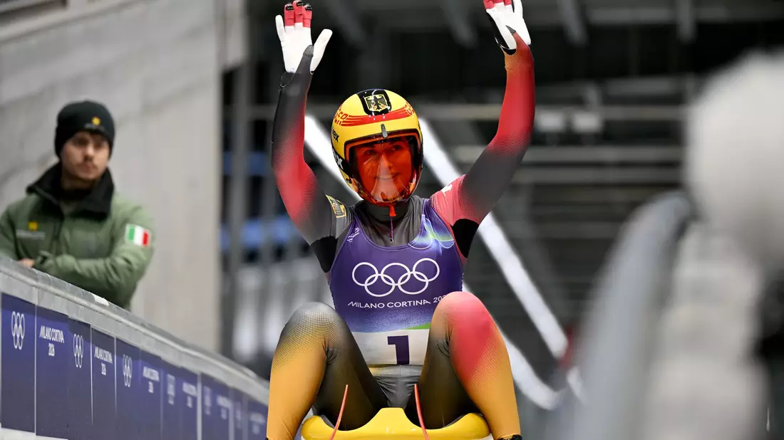 Julia Taubitz liegt beim Rodeln auch nach dem dritten Lauf auf Goldkurs. - Bild: Robert Michael/dpa