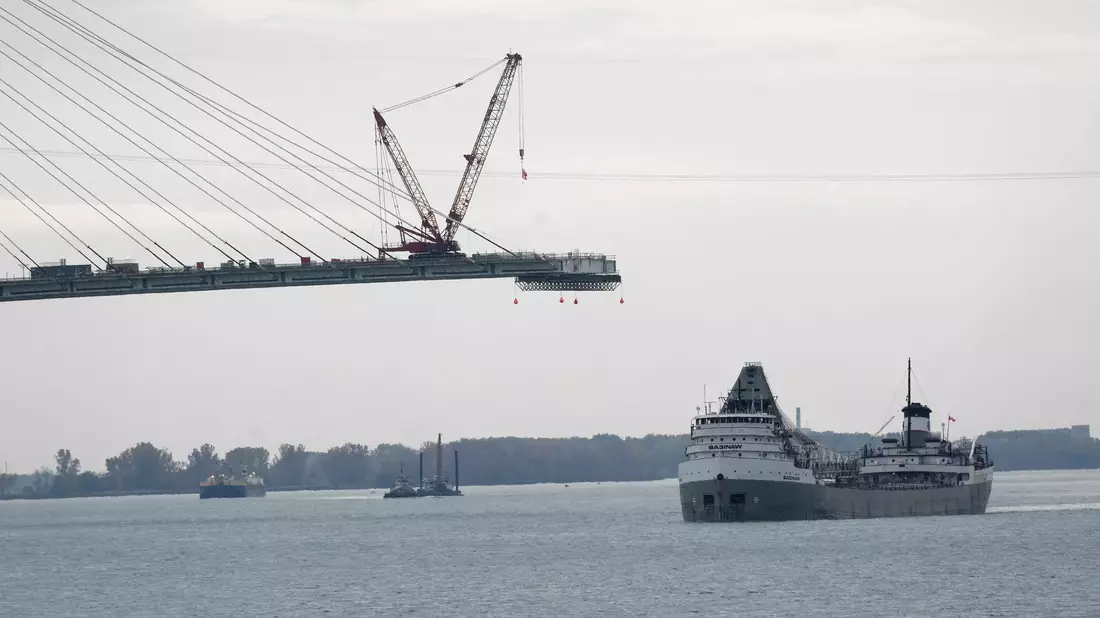 Die neue Grenzbrücke scheint US-Präsident Donald Trump ein Dorn im Auge zu sein. (Archivbild) - Bild: Paul Sancya/AP/dpa