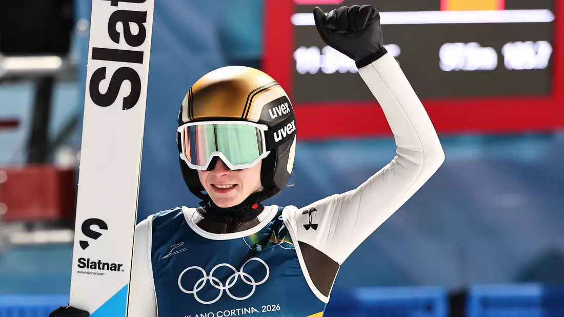 Nika Prevc konnte sich über nach Tränen-Silber über Gold freuen. - Bild: Daniel Karmann/dpa