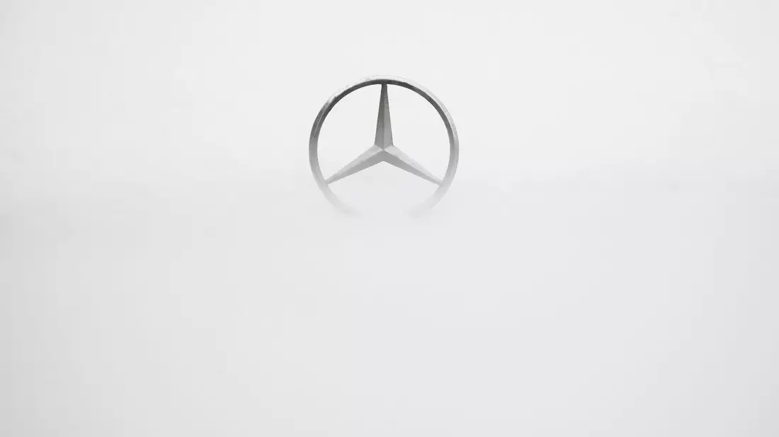 Mercedes-Benz: Gewinneinbruch, Umsatz runter, Absatzrückgang. (Archivbild) - Bild: Marijan Murat/dpa