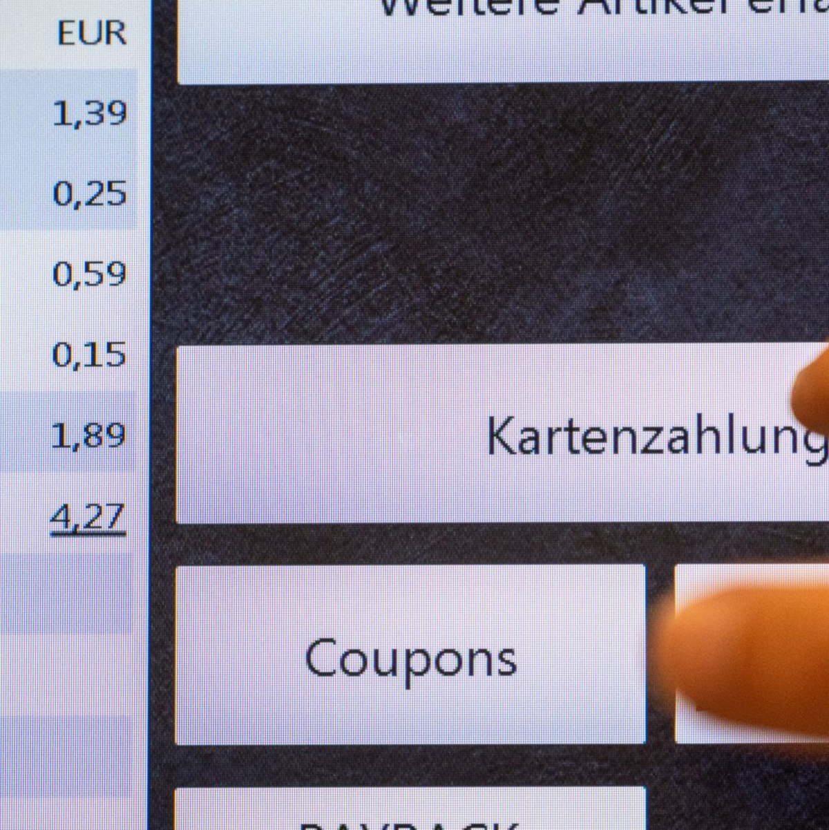 Auch kleinere Beträge werden inzwischen oft mit Karte bezahlt. (Symbolbild) - Foto: Leonie Asendorpf/dpa