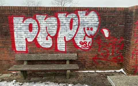 POL-CUX: Sachbeschädigung durch mehrere Graffiti am Spielplatz am See Achtern Diek in Otterndorf - Zeugenaufruf (Foto im Anhang) - Foto: presseportal.de