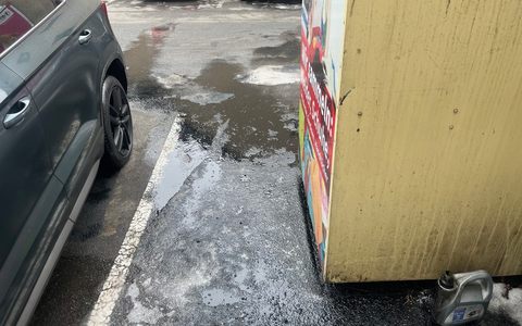 POL-OS: Melle: Unerlaubte Entsorgung von Altöl auf Supermarktparkplatz - Polizei ermittelt - Foto: presseportal.de