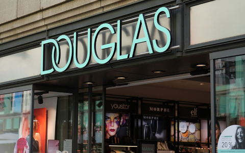 Die Parfümeriekette Douglas hat in Deutschland etwa 340 Filialen. - Foto: Marcus Brandt/dpa