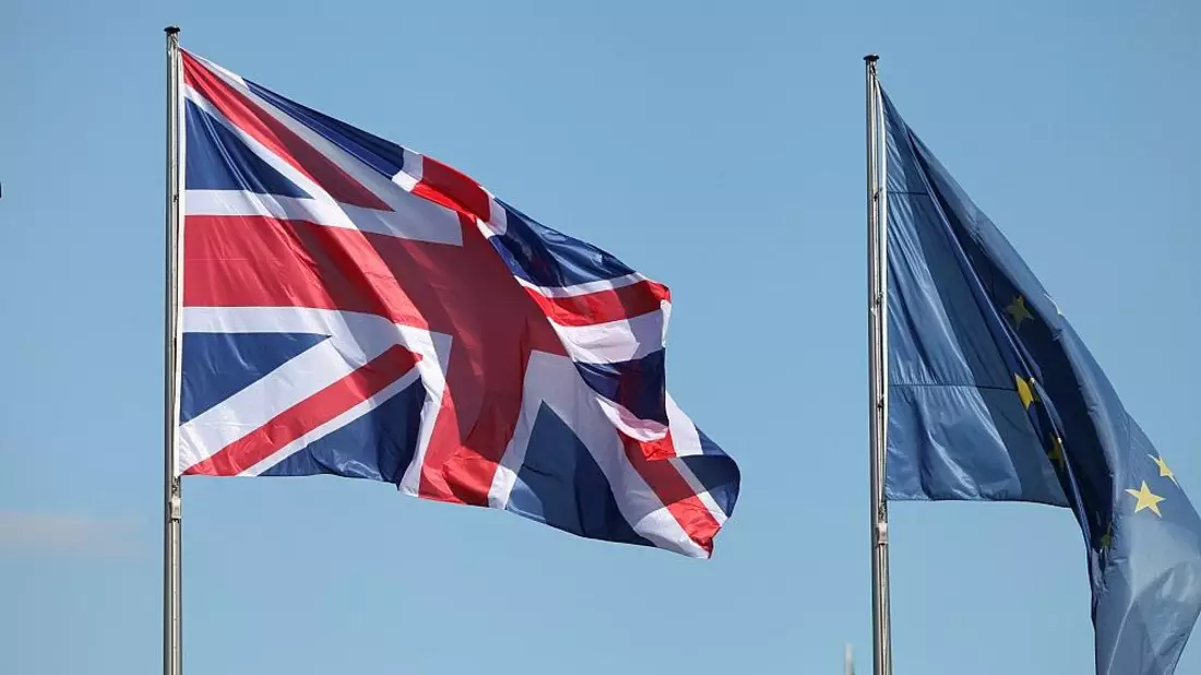 Fahnen von EU und Großbritannien (Archiv) - Bild: via dts Nachrichtenagentur