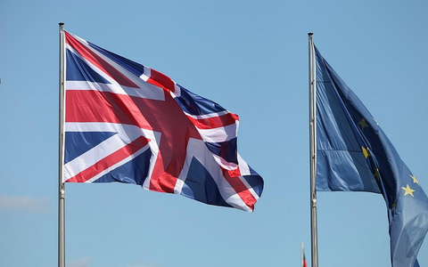 Fahnen von EU und Großbritannien (Archiv) - Foto: via dts Nachrichtenagentur