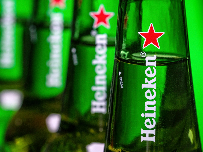 Heineken will nach eigenen Angaben jährlich 400 bis 500 Millionen Euro sparen. - Foto: J. David Ake/AP